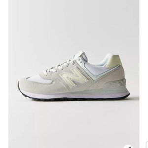 New Balance 574 Women’s Sneaker ivory size 8